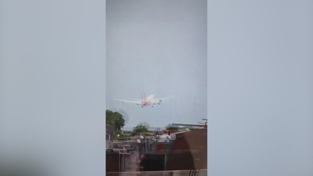 Todas las primeras imágenes del accidente de avión en India con 242 personas a bordo