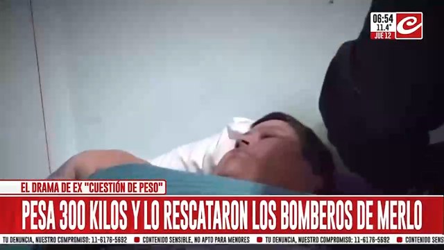 Pesa 300 kilos y debió ser rescatado en su casa por los bomberos