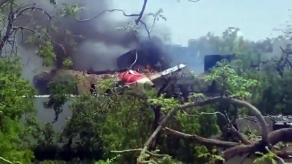 L'aereo caduto in India subito dopo l'impatto