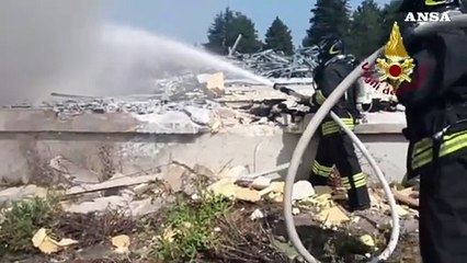 Ancona, incendio in un capannone durante la demolizione