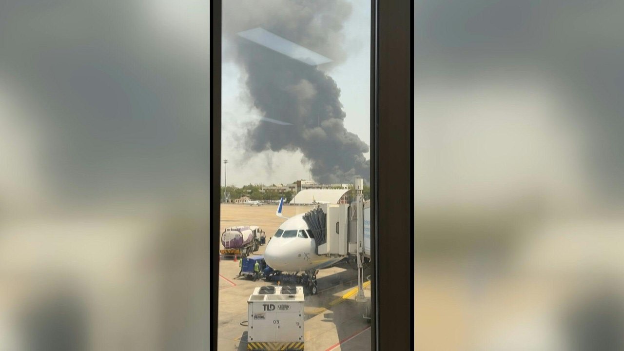 Flugzeugunglück in Indien - mehr als 240 Menschen an Bord