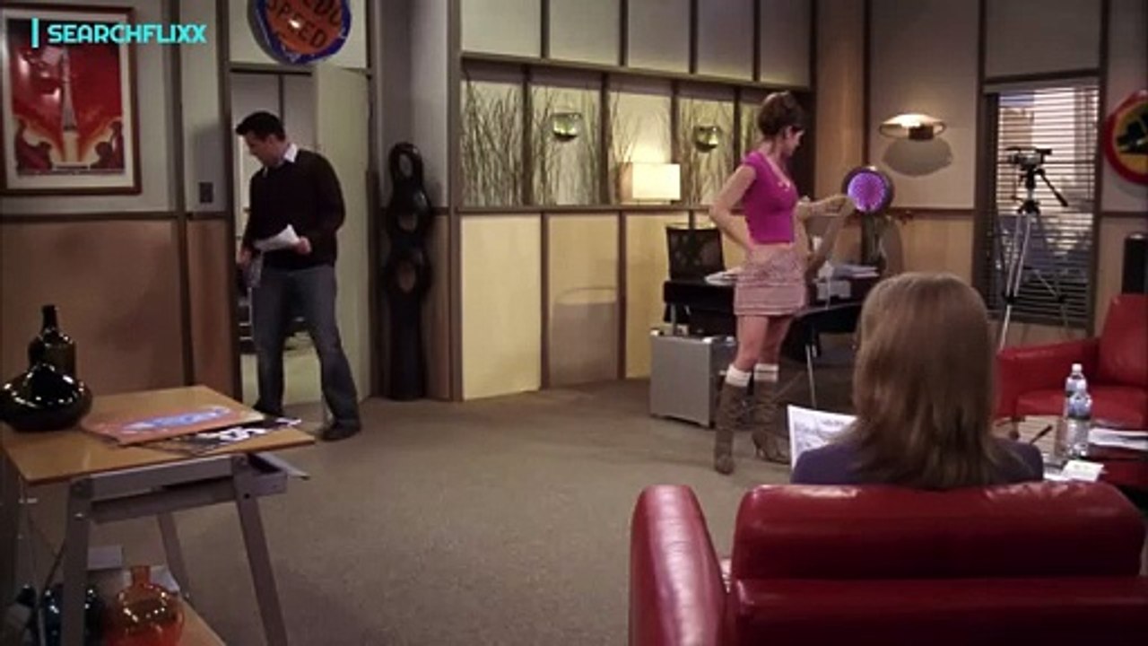 Joey’s sister kisses him to get his mind off s*x.
