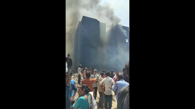 Un avión con 232 pasajeros se estrelló en India