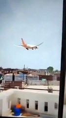 Tragedia aérea: cayó un avión después de despegar a Londres con 242 pasajeros 