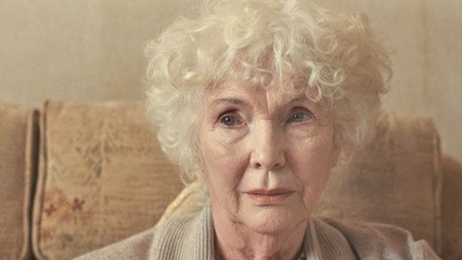 Mamie-sitting Bande-annonce VO STFR