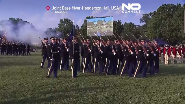 Lo spettacolo militare 'Twilight Tattoo' attira folle mentre l'esercito USA si prepara alla parata