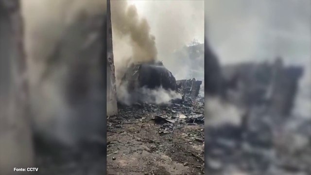 Incidente aereo in India, le immagini del luogo dello schianto