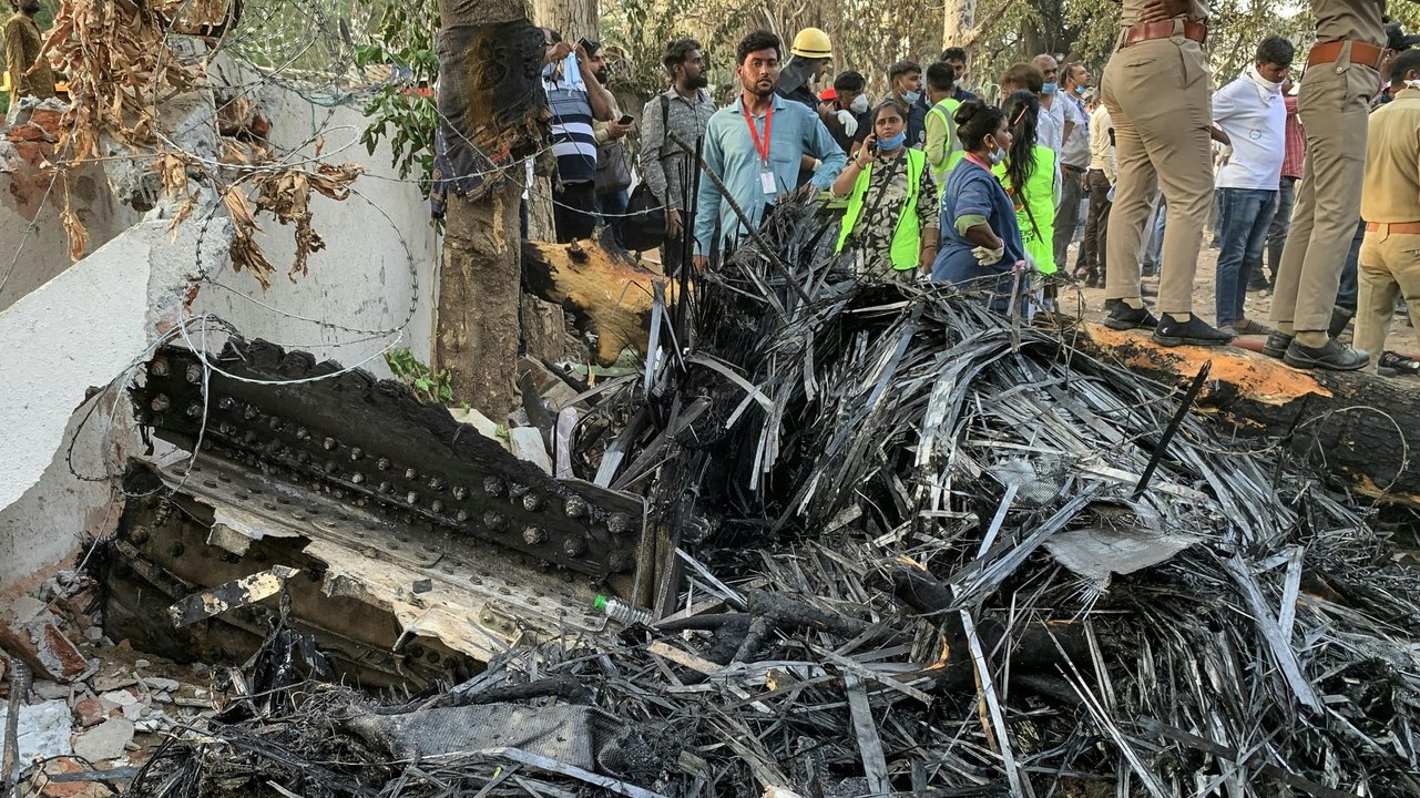 Ein Überlebender nach Flugzeugabsturz in Indien
