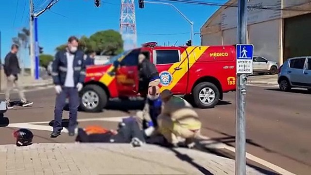 Motociclista sofre traumatismo craniano em colisão com veículo no centro de Cascavel