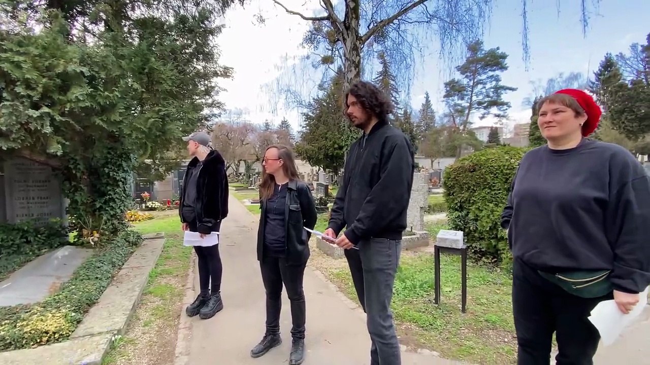 Performance Polizistengrab