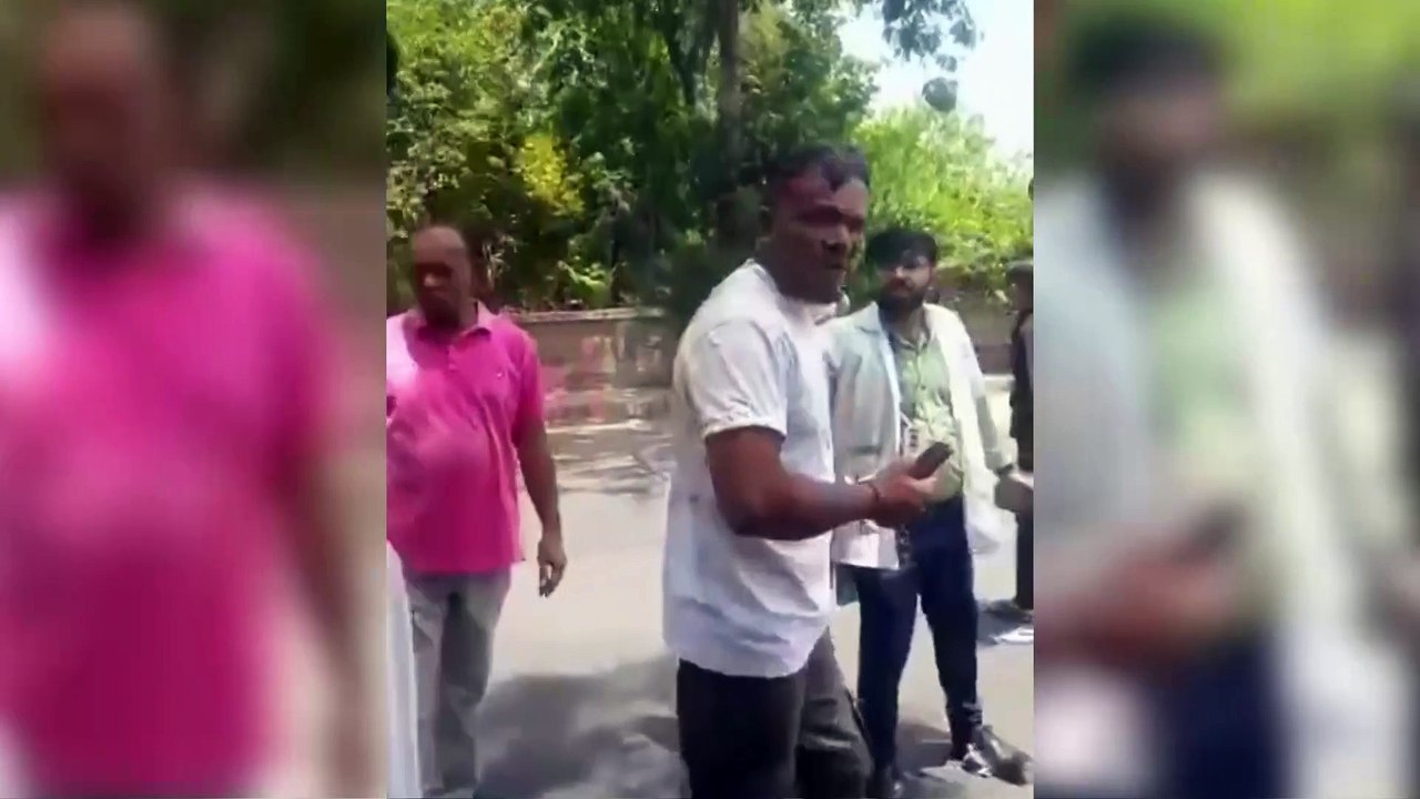 El milagro del superviviente del trágico accidente del avión de Air India salió del avión. ¡Andando!