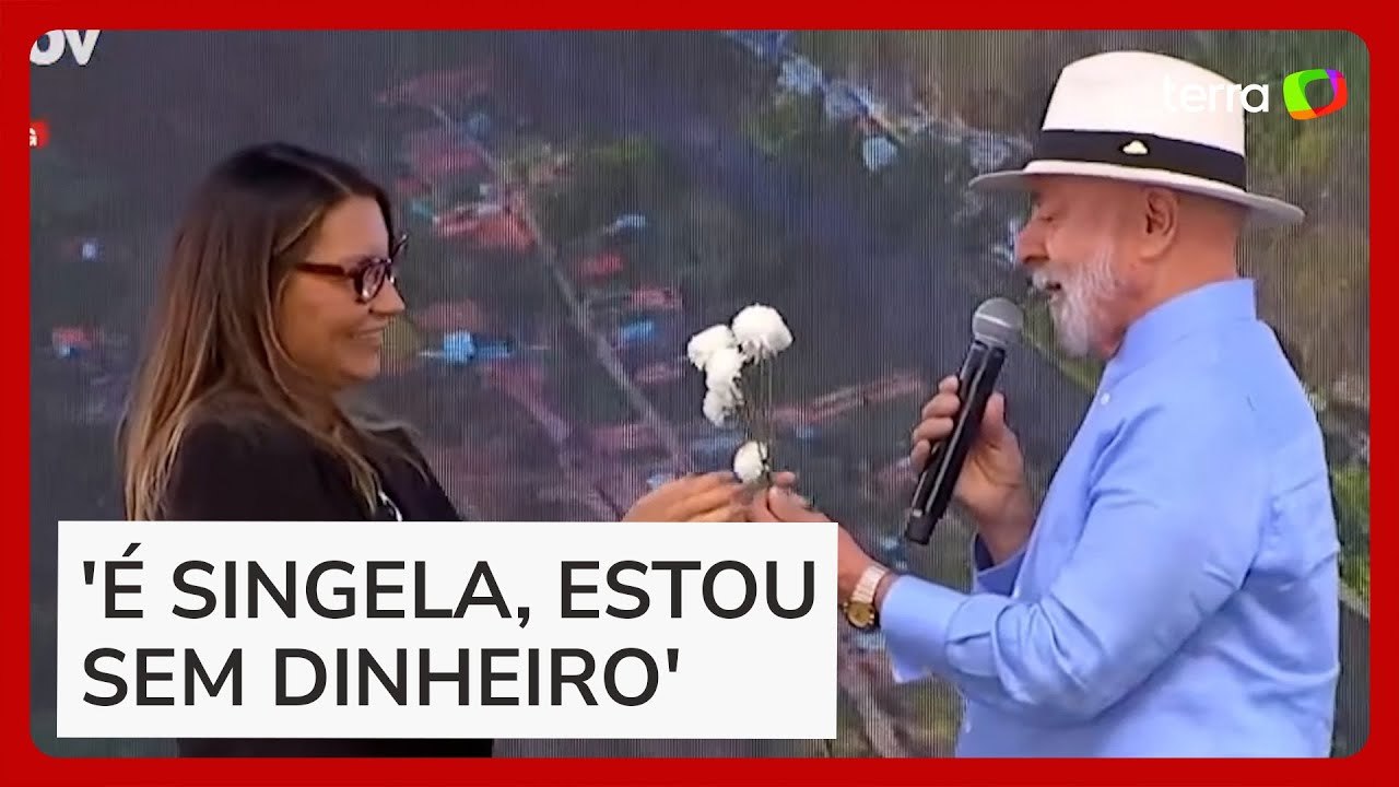 Lula dá flores e beija Janja durante evento em MG no Dia dos Namorados: 'Com muito amor'