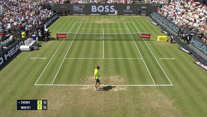 Zverev puts on a show in Stuttgart for the home crowd
