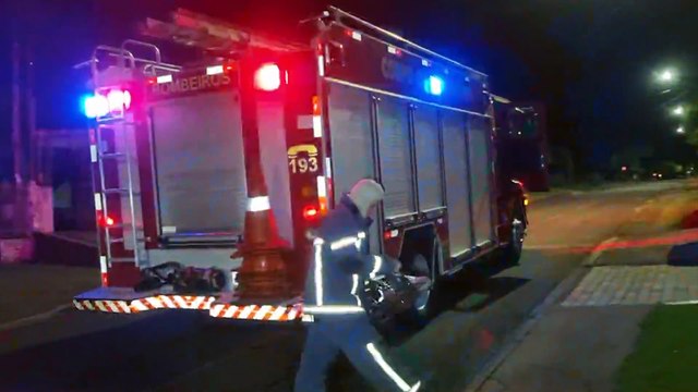 Incêndio nos fundos de residência mobiliza Bombeiros ao Bairro Santa Cruz