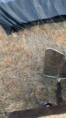 They are so happy to have survived this sporting landing 😀🛬