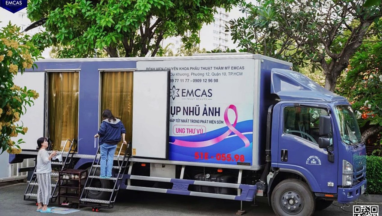 Bệnh viện Thẩm mỹ EMCAS triển khai xe buýt lưu động khám sàng lọc ung thư vú miễn phí