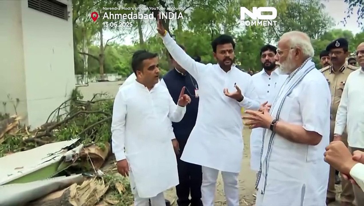 Indiens Premierminister Narendra Modi besucht Absturzstelle der Air India in Ahmedabad