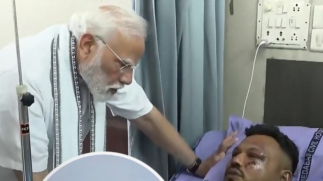 Ahmedabad Plane Crash में जिंदा बचे शख्स ने बताया कैसा था मंजर?