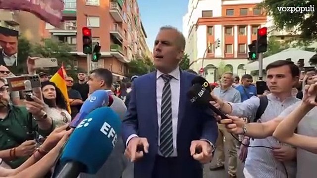 Ortega Smith carga contra el PSOE desde la manifestación de Ferraz