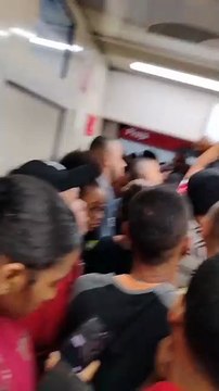 Metrô apresenta falha e causa transtornos para passageiros em Salvador