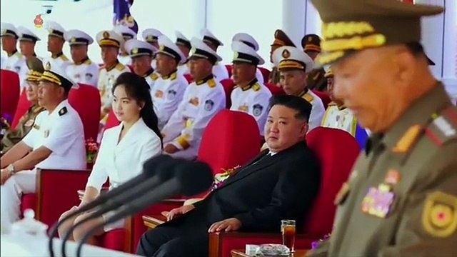 Realizada com solenidade cerimônia de botadura do destróier das Forças Marítimas do Exército Popular da Coreia