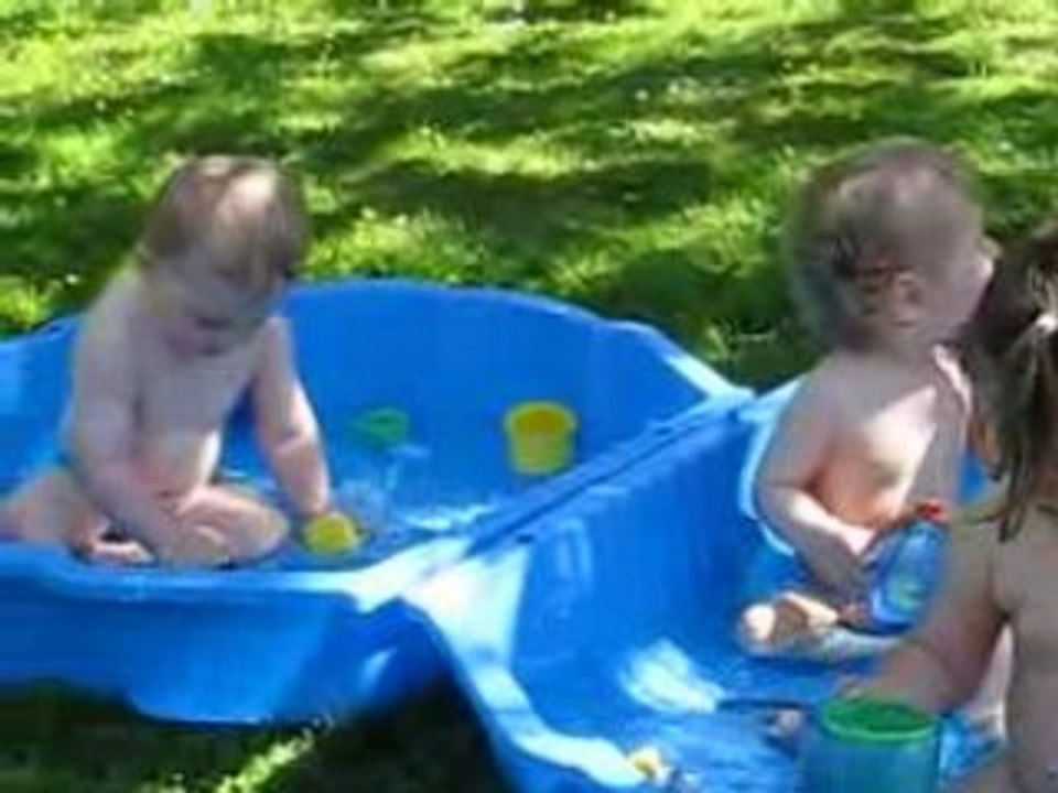 Amélie dans l'eau avec Marguerite et Timothée