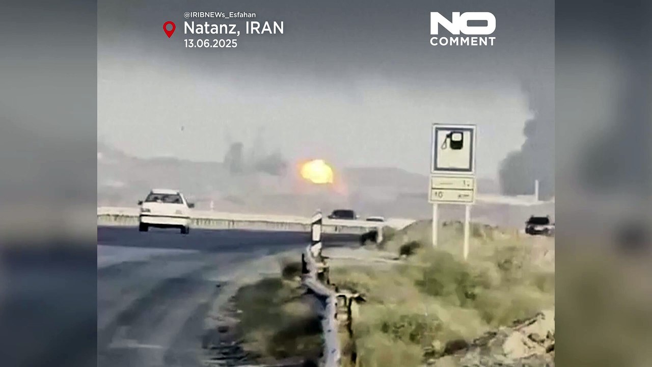 دخان وانفجارات بعد الضربات الإسرائيلية على منشأة نطنز النووية