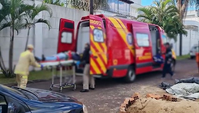 Homem sofre queda de três metros enquanto fazia reparos em telhado no Country