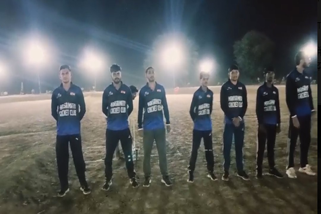 VIDEO: क्रिकेट के फाइनल में हुआ रोचक मुकाबला.... देखें वीडियो