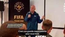 Infantino s'adresse aux arbitres avant la compétition