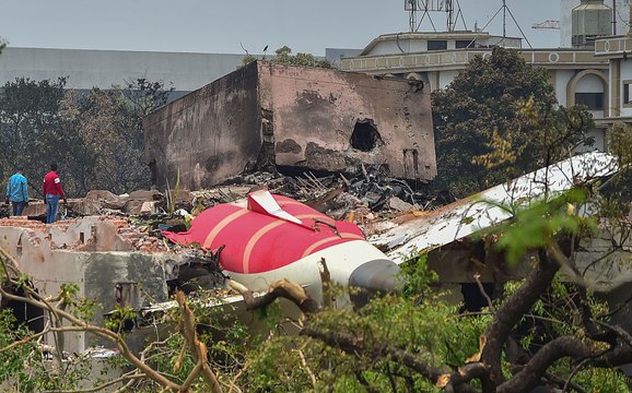 Air India Plane Crash | வெடித்து சிதறிய விமானம்! குஜராத்தில் நடந்த விபத்து ! பரபரப்பு காட்சிகள் !