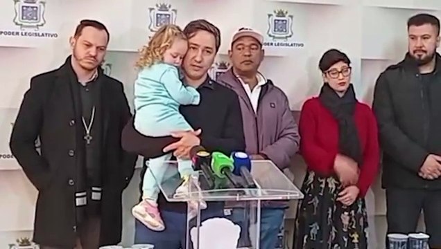 Vereadores protocolam CPI do Professor Monstro