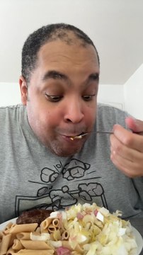 Je déguste un délicieux déjeuner : endives avec une vinaigrette maison, pâtes complètes, steak haché fromage blanc et une orange 🍽️🍛 #diabete #diabetique #bonappetit #manger #degustation #repas #obesite #humour #bonnejournee