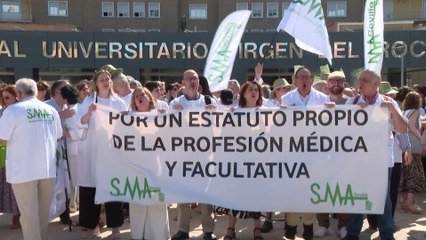 Médicos de toda España convocan una huelga y se manifiestan en contra del Estatuto Marco