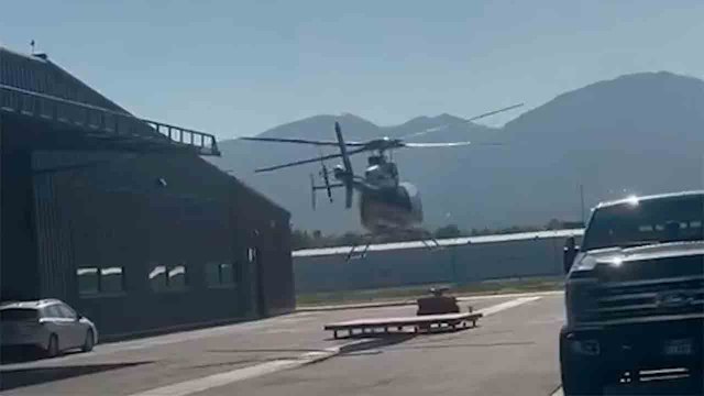 Indrukwekkende video toont Bell 407-helikopter die tegen hangar botst tijdens het opstijgen