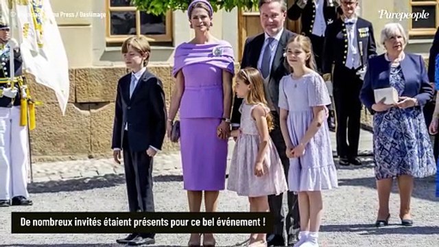 La famille royale de Suède en fête ! La princesse Sofia et le prince Carl Philip ont baptisé leur fille Ines, elle portrait une tenue très symbolique