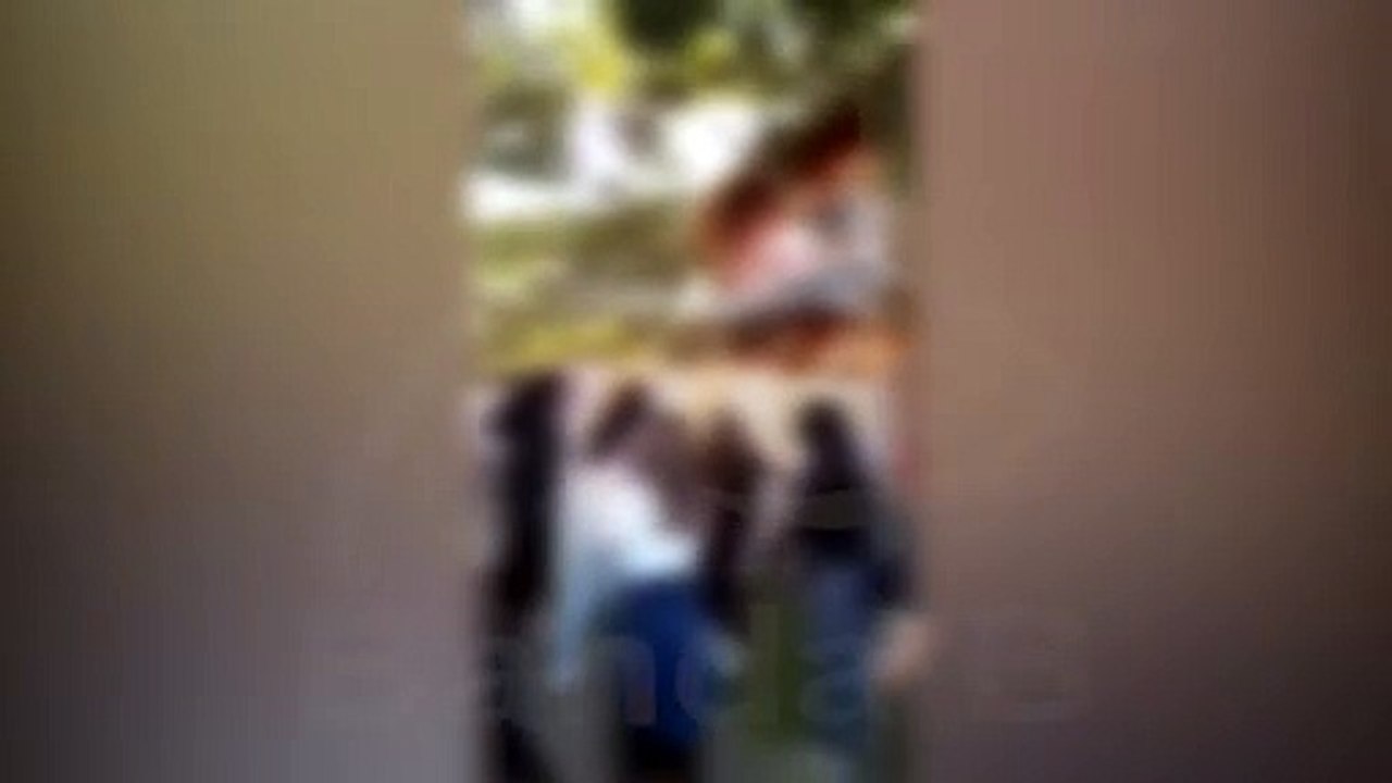 Adolescente trans é agredida na saída de escola estadual em Curitiba e mãe tenta defender; vídeo flagra crime