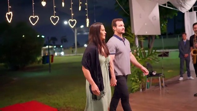 Pais de bebês internados em UTI ganham jantar romântico de dia dos namorados em hospital