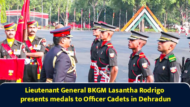 Lieutenant General BKGM Lasantha Rodrigo presents medals to Officer Cadets in Dehradun
