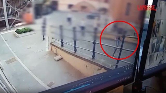 Il detenuto del Regina Coeli ricoverato al Santo Spirito di Roma tenta l'evasione: il video dell'inseguimento catturato dalle telecamere