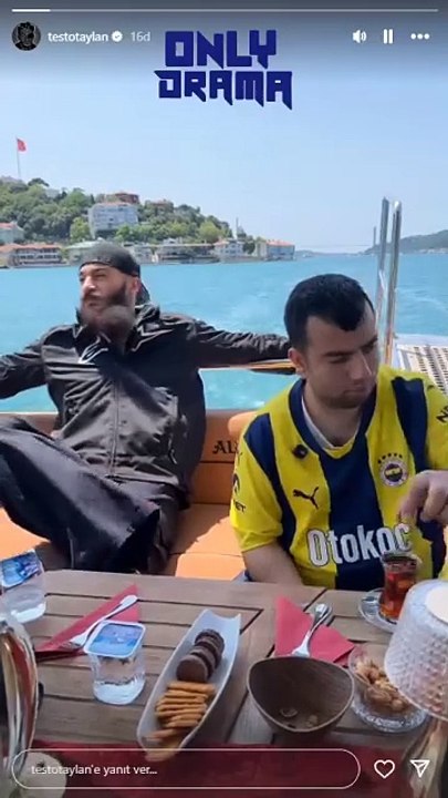 Testo Taylan, Kadıköy Boğası ile tekneden video paylaştı.