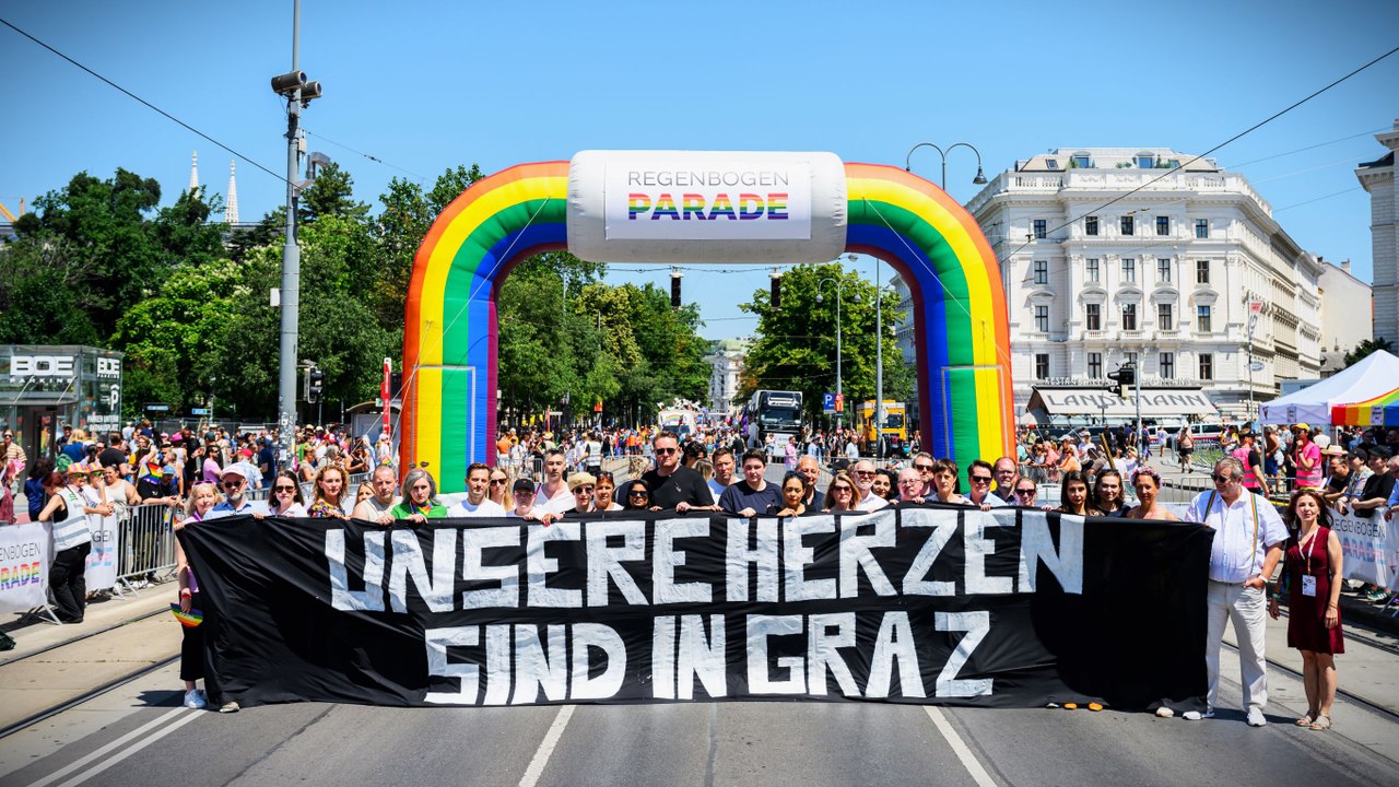 Wiener Regenbogenparade startet mit Gedenken an Grazer Amoklauf