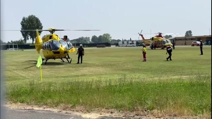 Fiamme tra le case a Montecatini, l'elicottero si alza in volo per recuperare i feriti gravi