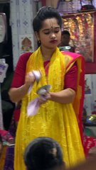 সখি প্রকাশ্যে বাজনা দেখিয়ে দিল