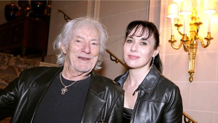GALA VIDEO - Hugues Aufray, sa femme Murielle de 45 ans sa cadette lui est entièrement dévouée : “Elle est une épouse à l’ancienne”