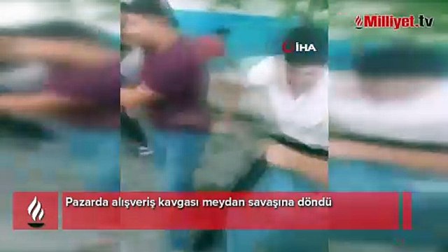Semt pazarı savaş alanına döndü: Kadın ve pazarcı kasalarla birbirine girdi