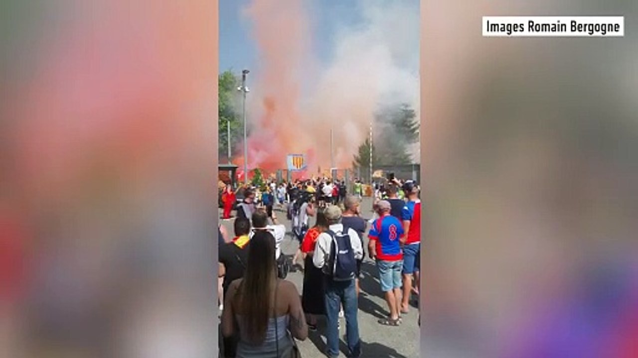 L'arrivée du car de l'USAP à Grenoble - Rugby - Barrages Top 14 / Pro D2