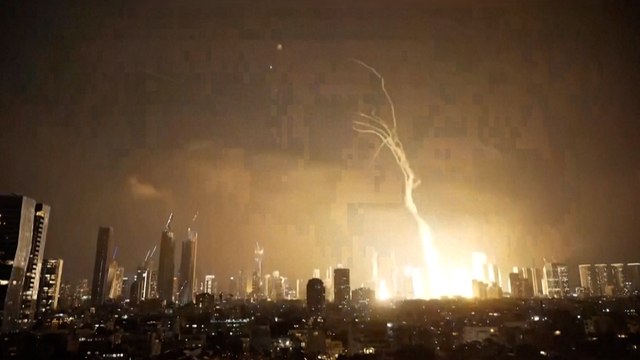 « Des civils innocents blessés » : l'Iran riposte et lance des dizaines de missiles sur Israël