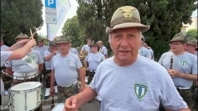 Alpini, la banda al raduno triveneto di Conegliano intona «La bella del Cadore»: il video