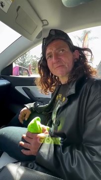 Millionaire blessed a lady who was homeless was 12 years and her story made me cry.hd